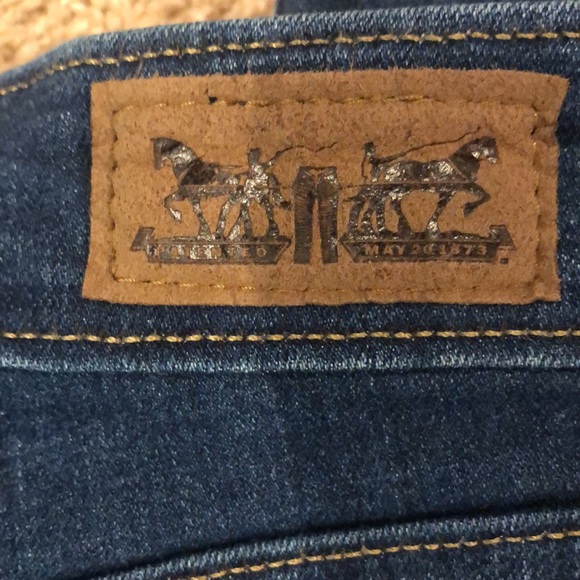 EUC Levi’s “Mid Rise Skinny” Jeans Size 6 - Picture 4 of 4